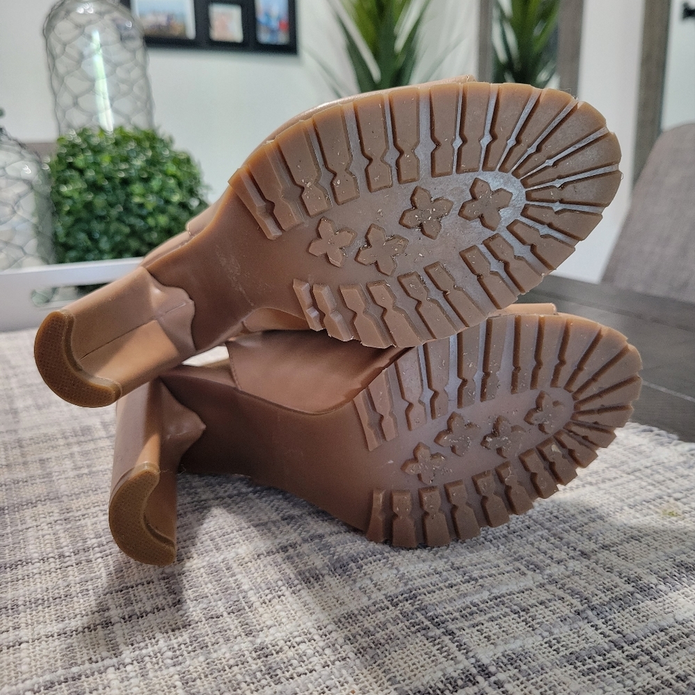 Heel shoes - Picture 3 of 4